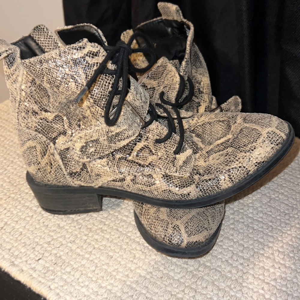 Express Boots - Picture 3 of 3
